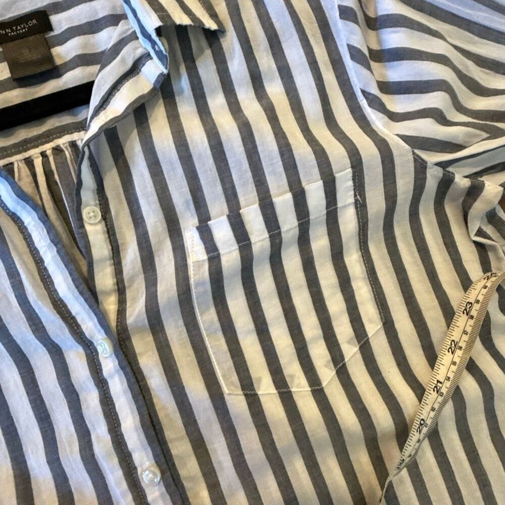 Ann Taylor factory blue striped cotton button down M - Picture 9 of 10